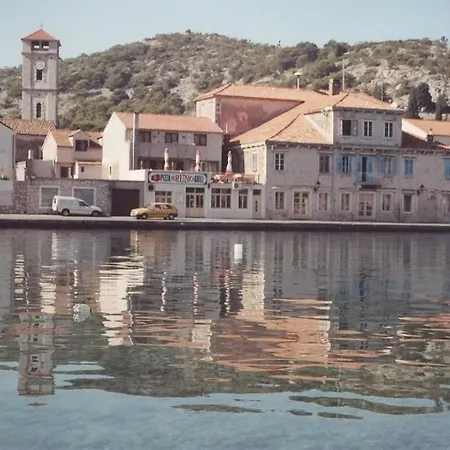 In Pitoresque Village Appartamento Tisno